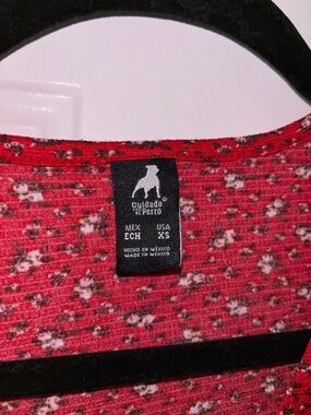 Cuidado con el Perro Red Floral Women's Blouse - XS
